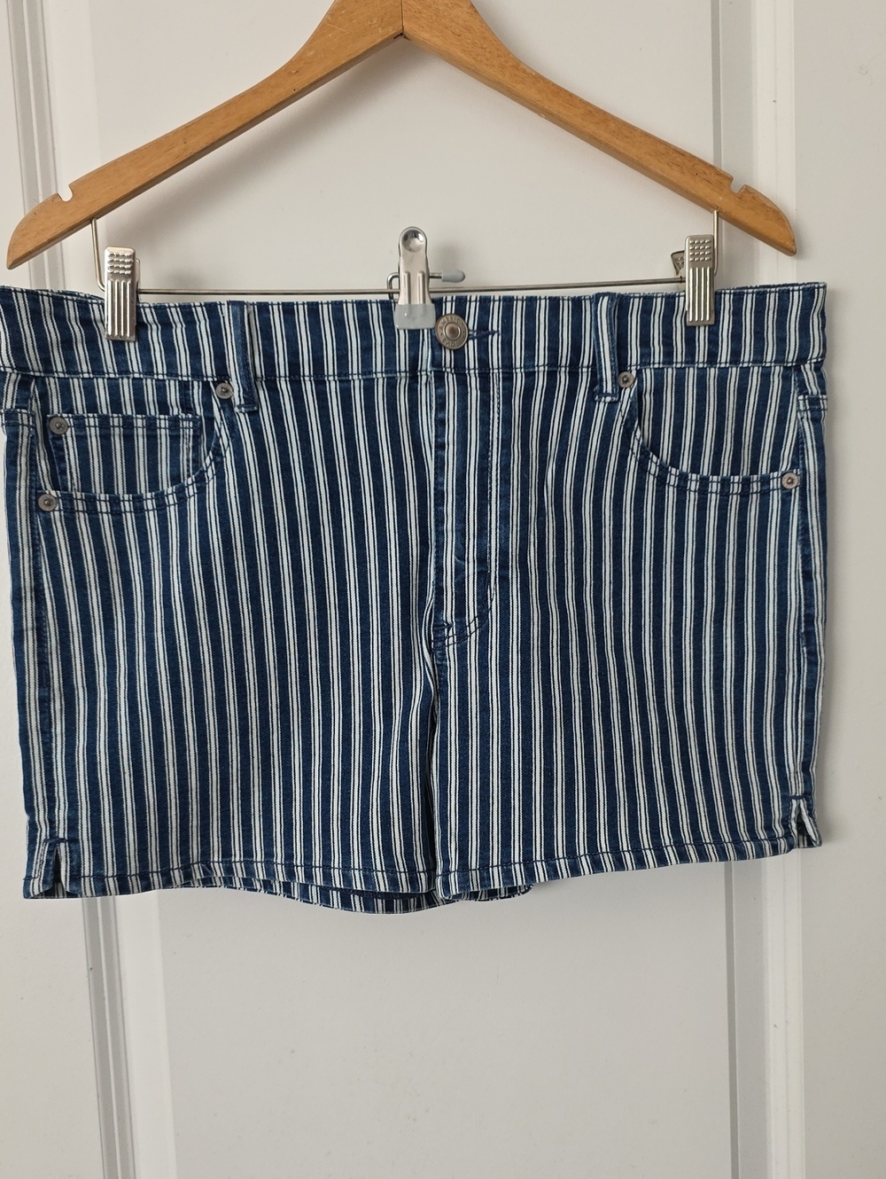 American Eagle Railroad Stripe High Rise Stretchy Shorty Shorts
